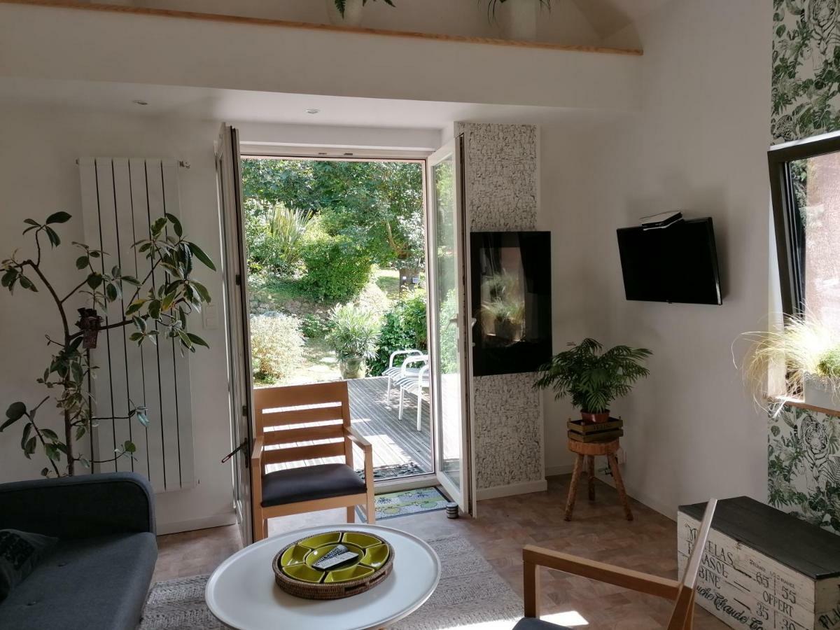 Logement En Campagne Urville-Nacqueville Exterior photo